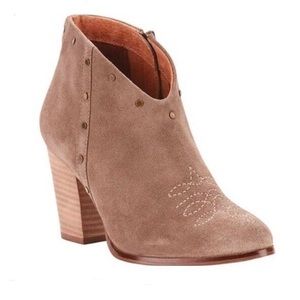 Women's Ariat Unbridled Kaelyn Bootie Size 9B, NIB